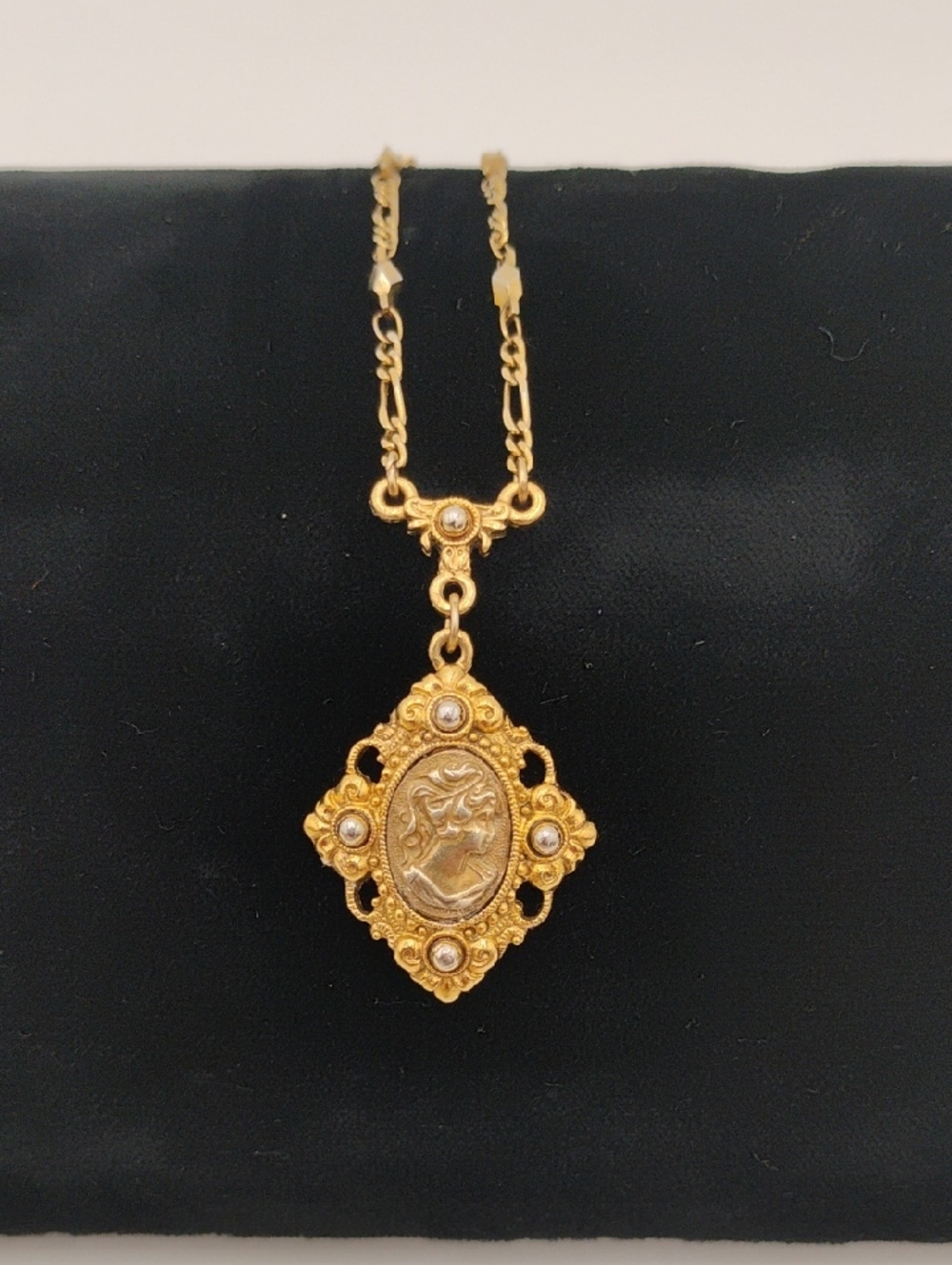 1928 Victorian Revival Cameo Style Gold Tone Necklace 16"